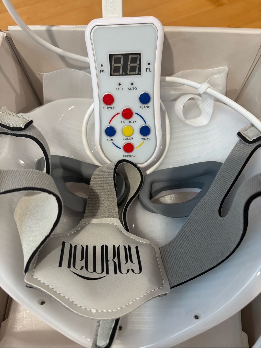 LED Facial Mask with Remote Control - White - Picture 2 of 5
